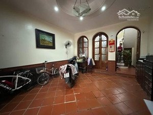 phân lô vip trần quốc hoàn, gara ô tô, kinh doanh, thang máy chờ phù hợp kinh doanh 50/61m2 20,6 tỷ