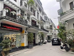 duy nhất căn lk 90 nguyễn tuân, thanh xuân. 75m2 x 6t, mt 5.5m, thang máy, vỉa hè, kd. giá 43.8 tỷ.