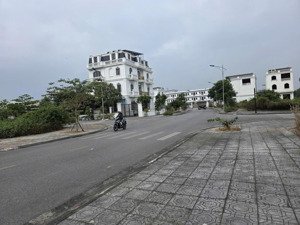 chính chủ bán lô biệt thự góc 3 mặt tiền rộng 15m cạnh trường học và công viên bãi đỗ xe 