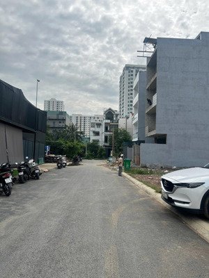 bán đất lương định của quận 2 dt 5x24m giá chỉ 160 tr/m2. lh 