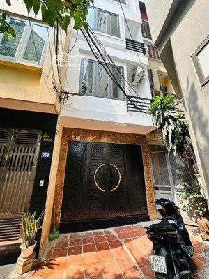 bán nhà đẹp_ ở ngay_ võ chí công gần ngã 5 bưởi_ hht_vcc_ 32m*5 tầng_ 3 ngủ_ 7.98 tỷ thoáng sáng