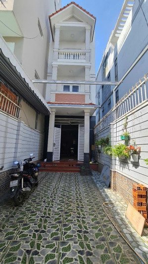 bán nhà hẻm xe hơi đậu trong nhà, âu dương lân phường 2 quận 8, 102m2, 1 trệt 2 lầu, 4pn 4wc, shr