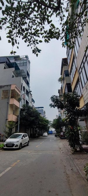 bán nhà thạch bàn, long biên, phân lô, vỉa hè, ô tô tránh 65m2, 7 tầng, 4.5m, 17.95 tỷ