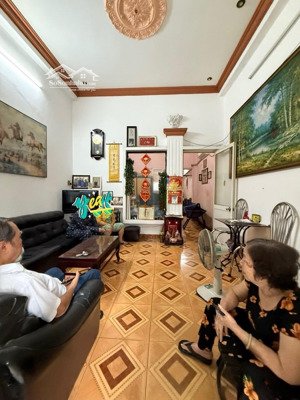 bán nhà mặt tiền kd đỗ nhuận gần đh công thương, dt 4x14,5m 1 lầu giá 7,9 tỷ