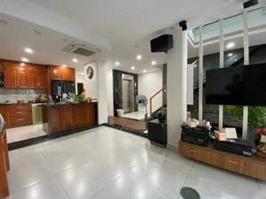 nhà 2 căn gộp, ngang 7,85m, hxh hoàng văn thụ, gần 83.2m2, xe hơi ngủ trong nhà, thang máy, 18 tỷ