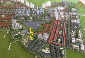 cần bán liền kề ven hồ, gần đường 30m, vị trí kinh doanh tốt