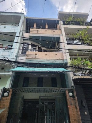 cần bán trong tháng nhà hoàng diệu, quận 4 - 5 tỷ 110 - dt: 4,1x15m - hẻm xe hơi thông suốt