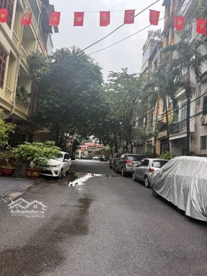 chủ cần bán mảnh đất 40m2 oto đỗ cửa sát đường ven hồ 3 mẫu giá 12 tỷ