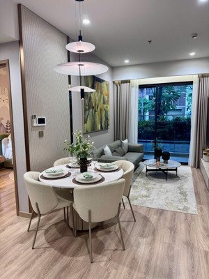 bán cc vinhomes ocean park 2 giá 3,4 tỷ 58.17m2, 2pn, 2wc hướng đông nam view bể bơi