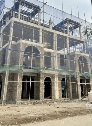 bán biệt thự hướng nam, vị trí yên tĩnh dàng cho khách thích để ở