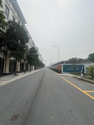 bán liền kề vịnh tây 75m giá tốt