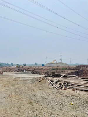 giáp ngay vành đai 4 - dự án vin olimpic ninh sở em có lô đất đẹp 45m oto ngủ tại đất