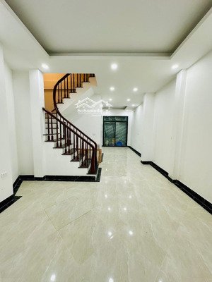 hoa hậu! nhà phố đội cấn, sổ vuông phân lô 40m mặt phố ngõ thông ba gác tránh, xây mới 42m2*5t