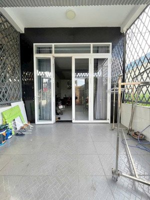 bán nhà lầu mới đẹp, gần chợ lý văn sâm, đường nhựa 6m thông chỉ 4tỷ750