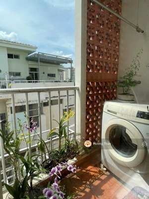 chủ cần bán ch hưng vượng 1 q. 7, dt 78m2 2pn 2wc giá 1,87 tỷ đã có sổ tặng nội thất