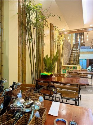 hàng ngộp - cơ hội đầu tư - bán nhà mặt tiền k300 - cộng hòa tân bình . dt : 10 x 15 / 3 lầu .