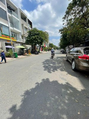 bán căn nhà duy nhất mặt tiền cao đức lân, q2. dt 8x20 - 1 hầm 4 tầng - hđt 75tr/th - giá 47 tỷ