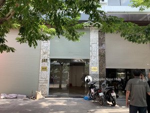 cho thuê toà nhà lê văn hưu - lô góc siêu vip - mặt tiền 20m - 8 tầng thang máy - vị trí kim cương