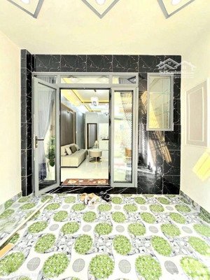 nhà 2 lầu- sân rộng- 3 pn ( có pn trệt)- huỳnh tấn phát-ngay nam long trần trọng cung- tttdtt q7