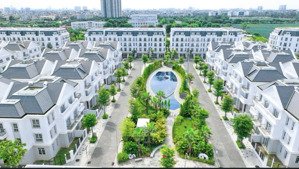 chủ đi nước ngoài gửi bán căn biệt thự siêu vip, mặt bể bơi.thua cả lãi ngân hàng