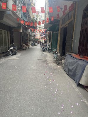 bán đất kim ngưu - hai bà trưng. dt 176m2 x mt 7m. giá 34.8 tỷ ( có tl). ngõ oto ra vào thuận tiện