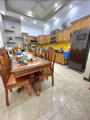 mặt tiền kinh doanh 3 tầng 4x20m cạnh đầm sen. chỉ 9 tỷ