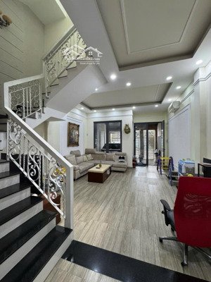bán nhà sát mặt tiền nguyễn duy trinh,quận9,ô tô ngủ trong nhà,pháp lí sạch sẽ,khu chuẩn vip!!
