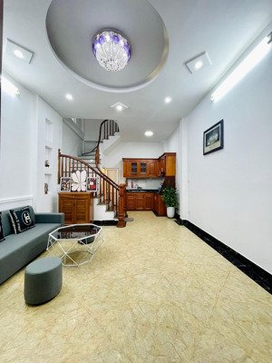 lô góc đội cấn, 2 thoáng, ngõ thông, 3 gác qua nhà, 45m ra ô tô, dân xây, tặng nt, ở luôn, 46m2*5t