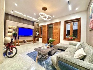 siêu phẩm tâm huyết phố bạch mai -thang máy-full nội thất nhập-15m ra mặt phố