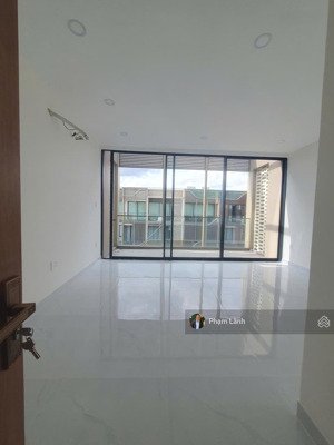 cho thuê shophouse the global city, dt 5x19m giá 50 triệu, hoàn thiện có thang máy. lh 