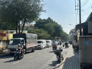 cho thuê mặt tiền chu mạnh trinh gần dân chủ giá 200 triệu/tháng 20m*30m=650m2 sẵn nhà 2 tầng 740m2