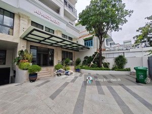 bán tòa chdv mt lý phục man, bình thuận, quận 7. dt: 12x45m. hầm-7 tầng hđt: 850 triệu. giá: 140 tỷ