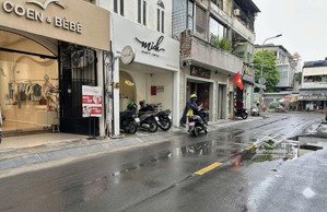 ngộp bán gấp. 21 về 15 tỷ. đường phan đăng lưu. 4.3 x 17m, cn 75m2. 6 tầng. hđt: 75tr.