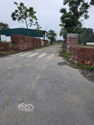 cần bán lô góc làn 1 tại khu đấu giá khánh tân - sài sơn
diện tích 100m có 3 mặt thoáng