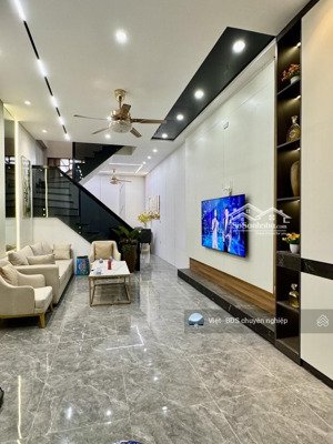 cuối năm bán gấp quan nhân 205tr/m với 1 căn nhà mới kính kong, cho em hỏi ở đâu có ạ ?