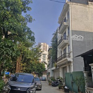 ngay hà trì:
nhà 50m- mt 4.5m- ô tô vào nhà. cách chợ hà đông 500m.
giá 8.x tỷ.