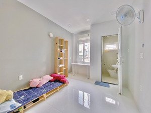 cho thuê căn cửa sổ thoáng mát - free điện nước