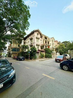 biệt thự khu đô thị mới sài đồng 155m2 lô góc 3 mặt thoáng phân lô vỉa hè đối diện công viên