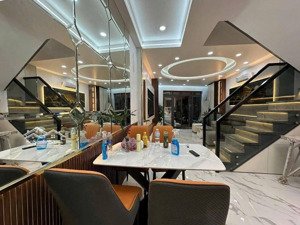 bán nhà kế nguyễn thị thập q7 . hàng xóm pmh . 3 phút tới lotte mart.