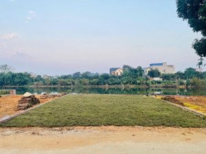 hơn 2 tỷ có ngay 100m2 fun ont,đất bám hồ (rộng 12 ha)tại phú cát ha nội