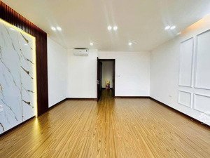 giảm 1 tỷ bán gấp nhà hoàng quốc việt ngõ ô tô, 2 mặt thoáng, gần phố, ở sướng hoặc cho thuê kd vp