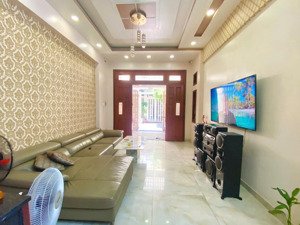 nguyên căn quang trung p8, hẻm 1 sẹc xh. dt 4x16m trệt 3 lầu. 4pn 5wc. giá 16tr. lh 