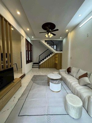 chính chủ gửi bán nhà 3 kiệt hoàng diệu full nội thất .