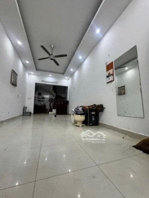 đường láng nhà dân xây ở ngay sổ đỏ chính chủ không quy hoạch