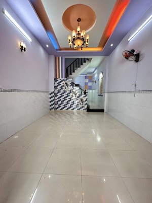 đường xe hơi 7m - nhà đúc 3 tầng - cạnh gò xoài, dt: 4x13 (52m2), chỉ 5,x ty + vị trí: khúc gò