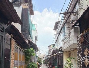 nhà 2 mặt tiền, 4x15m, ô tô ngủ trong nhà, chỉ 4tỉ nhỉnh, hàng hiếm khó gặp