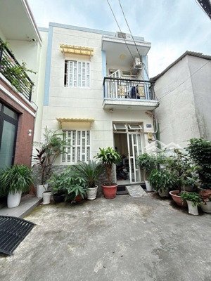 bán nhà chính chủ trần xuân soạn q7 ,kế bên him lam. dự án cầu nguyễn khoái qua q1 .