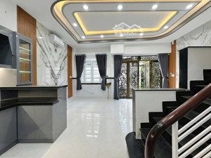 30m ra mặt tiền hoa sứ, nhà 4 tầng 37m2, với 5 phòng ngủ.