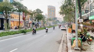 mặt phố lạc long quân, 150m2 x 5 tầng, mặt tiền 8.2m, nằm cạnh hồ tây, kinh doanh sầm uất