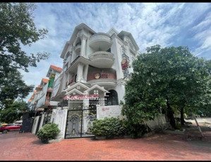 cần cho thuê nhà phố căn gốc nguyễn thị thập him lam q7